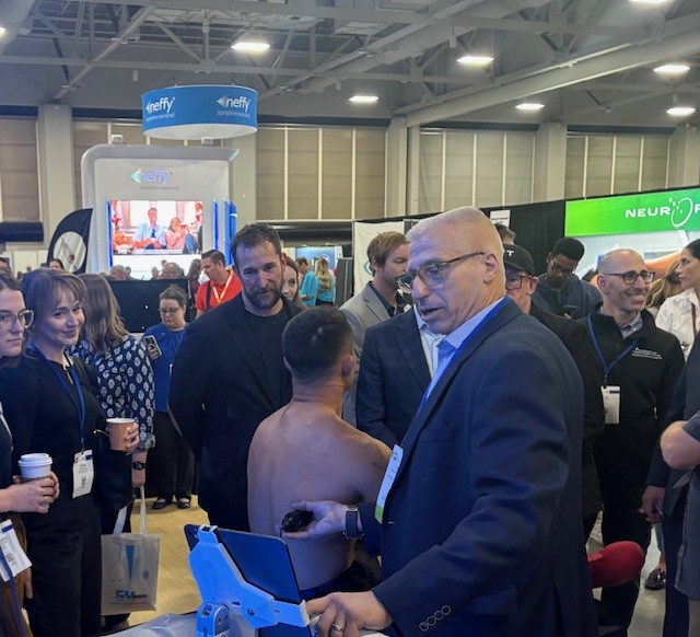 Noah Wylie of the hit show “The Pitt” observes a demonstration in the ACEP Exhibit Hall